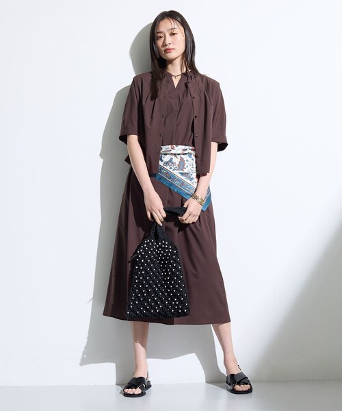 INDIVI（インディヴィ）の「【撥水／UVカット】タックデザインブラウス（シャツ/ブラウス・レディース・ダークブラウン/ブラック・05/13/15 /38/34/19）」の9枚目の写真