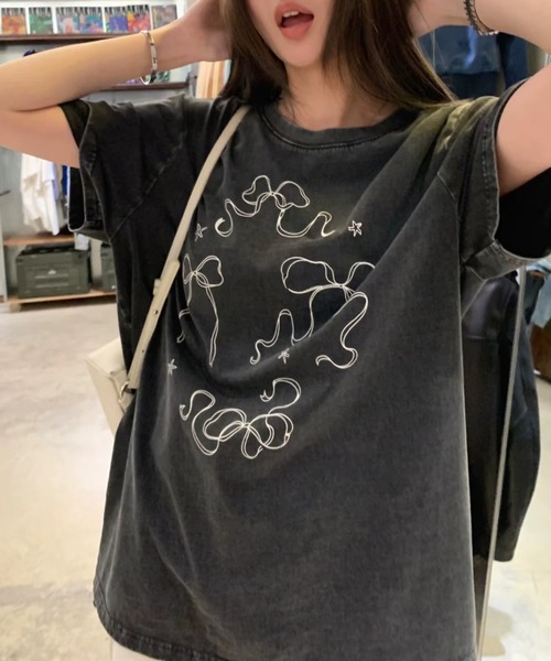 AVYL(アヴィル)の「ピグメントリボン刺繍アソートプリント半袖Tシャツ(Tシャツ/カットソー・レディース・ブラック・M)」の3枚目の写真