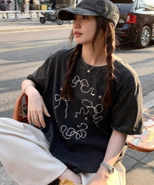 AVYL(アヴィル)の「ピグメントリボン刺繍アソートプリント半袖Tシャツ(Tシャツ/カットソー・レディース・ブラック・M)」の13枚目の写真