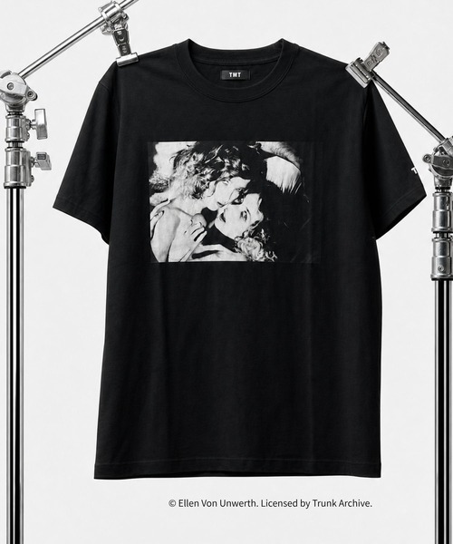 TMT（ティーエムティー）の「【TMT×Ellen Von Unwerth】DRY COTTON S/S TEE (GIRLS)（Tシャツ/カットソー・メンズ・ホワイト/ブラック・X-LARGE/LARGE/MEDIUM）」の2枚目の写真