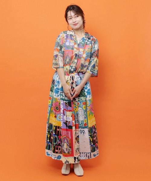 ScoLar(スカラー)の「ScoLar(スカラー) ポスターコラージュ柄or花ネコ柄シャツ(シャツ/ブラウス・レディース・ブラック/アイボリー・MEDIUM)」の3枚目の写真
