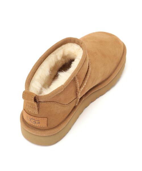 UGG(アグ)の「UGG(アグ)Classic Ultra Mini/1116109(ブーツ・レディース・ブラック/ベージュ・8/7/6)」の9枚目の写真
