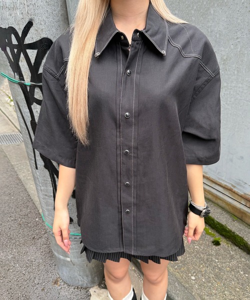 Figments(フィグメンツ)の「ステッチメタルボタンシャツ(シャツ/ブラウス・レディース・ブラック・LARGE/MEDIUM)」の1枚目の写真