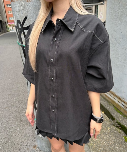 Figments(フィグメンツ)の「ステッチメタルボタンシャツ(シャツ/ブラウス・レディース・ブラック・LARGE/MEDIUM)」の4枚目の写真