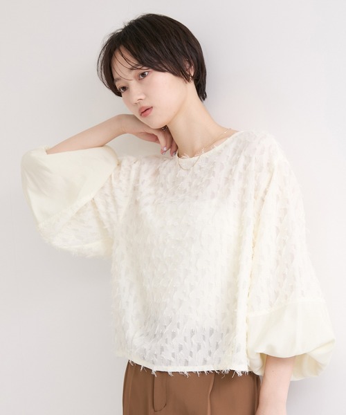 le cercle ADAM ET ROPE'(ルセルクルアダムエロペ)の「袖切り替えジャガードブラウス(シャツ/ブラウス・レディース・オフホワイト/パープル/ブラック・FREE)」の1枚目の写真