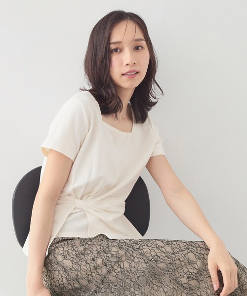 index(インデックス)の「【接触冷感/UVケア】スクエアネックリボントップス《洗濯機OK》(Tシャツ/カットソー・レディース・ネイビー系5/サックスブルー系5/ベージュ系その他2/オフホワイト・36/38/40/42)」の1枚目の写真