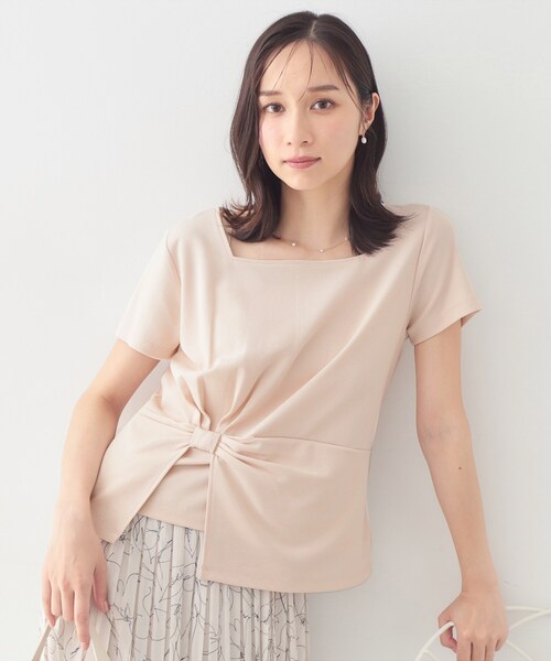 index(インデックス)の「【接触冷感/UVケア】スクエアネックリボントップス《洗濯機OK》(Tシャツ/カットソー・レディース・ネイビー系5/サックスブルー系5/ベージュ系その他2/オフホワイト・36/38/40/42)」の2枚目の写真
