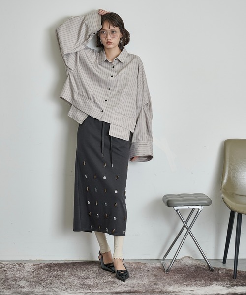 THE YOn（ザヨン）の「ビジュー刺繍スウェットナロースカート（スカート・レディース・ピンク/グレー/チャコールグレー・FREE）」の12枚目の写真