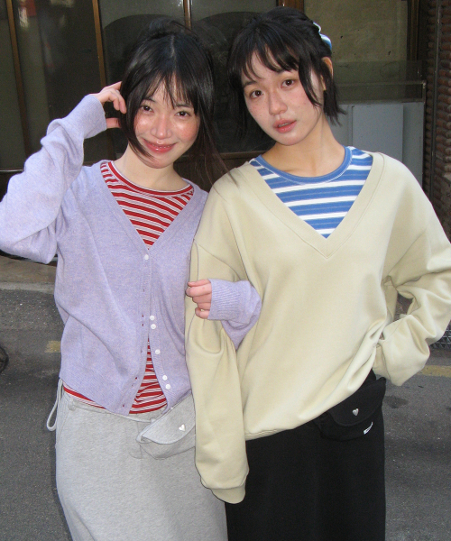RONRON(ロンロン)の「BUTTON POINT V NECK KNIT CARDIGAN SOFT PURPLE(カーディガン/ボレロ・レディース・その他・FREE)」の5枚目の写真