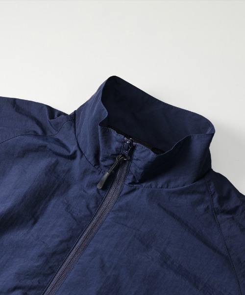 Ol' Basics(オールベーシックス)の「Ol' Basics(オール・ベーシックス) セットアップ対応 トラックジャケット U.S.ARMY ロゴプリント コットンライクナイロン 裏メッシュ トレーニングジャケット ナイロンジャケット ウインドブレーカー ライトアウター アメカジ ミリタリー メンズ レディース ユニセックス(ナイロンジャケット・メンズ・ネイビー/ブラック・L/XL/S/M)」の3枚目の写真