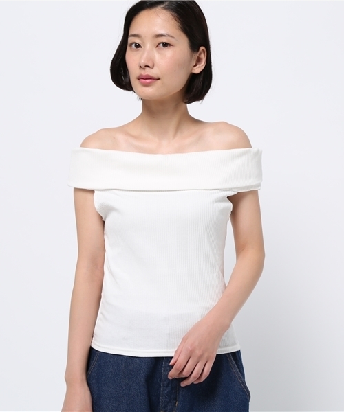 REDYAZEL(レディアゼル)の「カットリブオフショルトップス(Tシャツ/カットソー・レディース・ベージュ/レッド/ブラック/オフホワイト・FREE)」の1枚目の写真