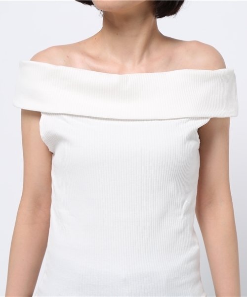 REDYAZEL(レディアゼル)の「カットリブオフショルトップス(Tシャツ/カットソー・レディース・ベージュ/レッド/ブラック/オフホワイト・FREE)」の11枚目の写真