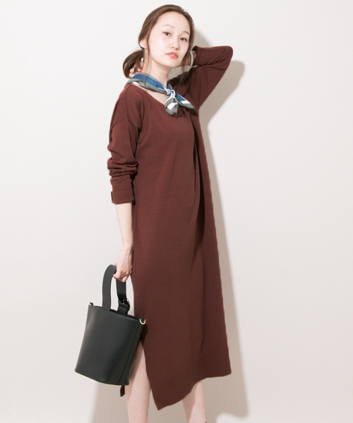 URBAN RESEARCH(アーバンリサーチ)の「UR Vネックニットロングワンピース(ワンピース・レディース・ブラウン系その他/カーキ/キャメル・FREE)」の11枚目の写真