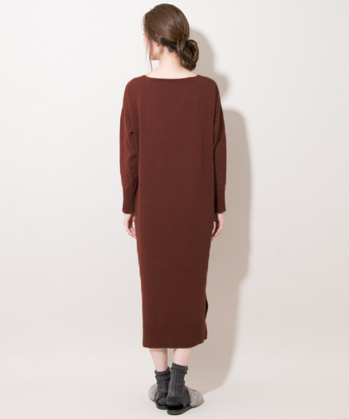 URBAN RESEARCH(アーバンリサーチ)の「UR Vネックニットロングワンピース(ワンピース・レディース・ブラウン系その他/カーキ/キャメル・FREE)」の16枚目の写真
