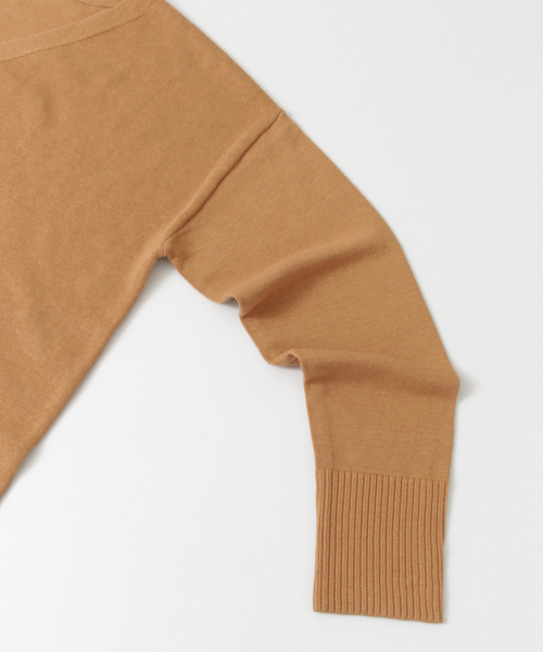 URBAN RESEARCH(アーバンリサーチ)の「UR Vネックニットロングワンピース(ワンピース・レディース・ブラウン系その他/カーキ/キャメル・FREE)」の6枚目の写真