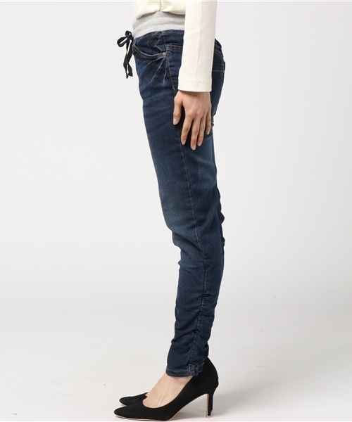 Fashion Letter（ファッションレター）の「ウエストゴム美脚デニムパンツ（大きいサイズ）（デニムパンツ・レディース・ネイビー/ブルー・M/LL/L/3L/4L）」の9枚目の写真