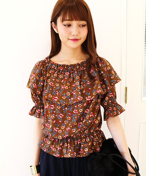 N.（N. Natural Beauty Basic）（エヌエヌナチュラルビューティーベーシック）の「◆フラワーオフショルブラウス（シャツ/ブラウス・レディース・ブラック系その他/ワイン/ベージュ系その他・MEDIUM）」の2枚目の写真