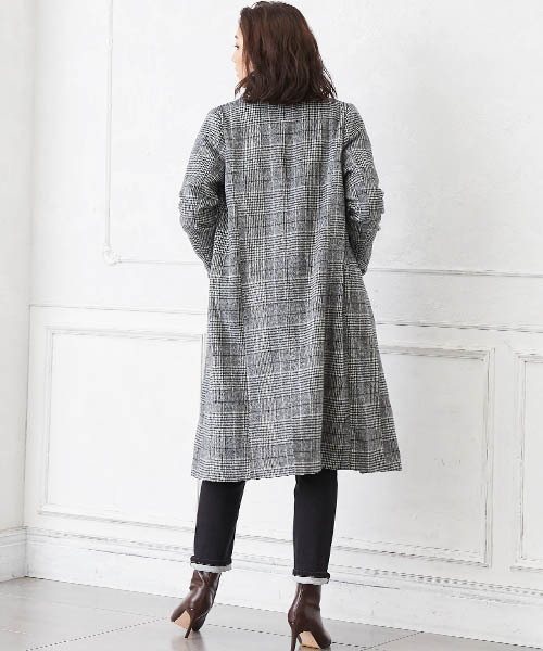 Pierrot（ピエロ）の「ウールタッチロング チェスターコート（ダウンジャケット/コート・レディース・オフホワイト/ブラック/グレー/キャメル/ラベンダー/チェック/ブルー系その他/ライトベージュ・L/M）」の16枚目の写真