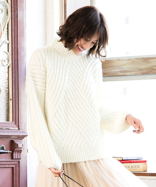 セール】モックネックバルーンスリーブケーブル編みローゲージニット