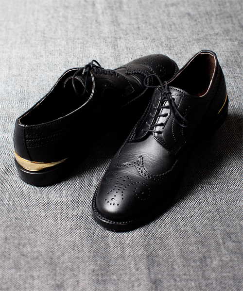 NANO universe(ナノユニバース)の「CAMINANDO(カミナンド)/ 別注WING TIP(ドレスシューズ・メンズ・ブラック/ブラウン・7/8/9)」の2枚目の写真