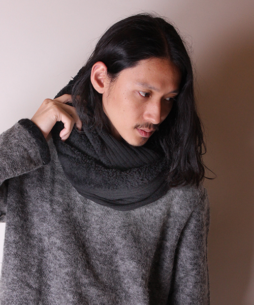 Lui's(ルイス)の「Lui's ボアスヌード(ストール/ショール・メンズ・ブラック/ネイビー・FREE)」の2枚目の写真