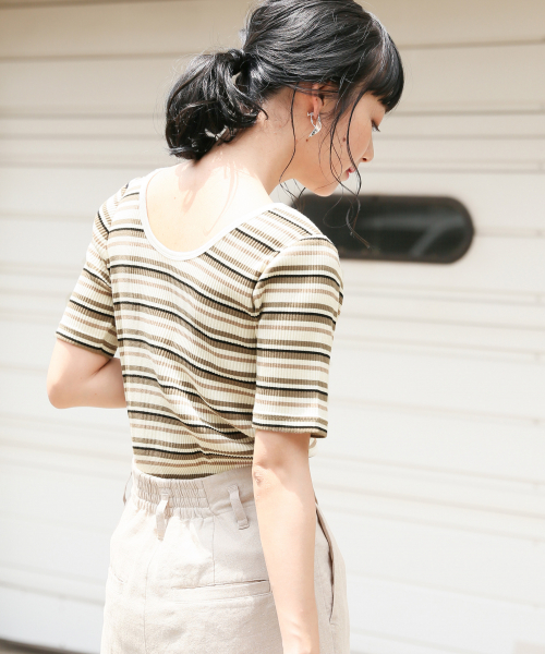 LOWRYS FARM（ローリーズファーム）の「マルチリブウシロアキ５Ｓ　840748（Tシャツ/カットソー・レディース・ブラウン/ブラック/オフホワイト/ネイビー/ベージュ・MEDIUM/LARGE）」の4枚目の写真