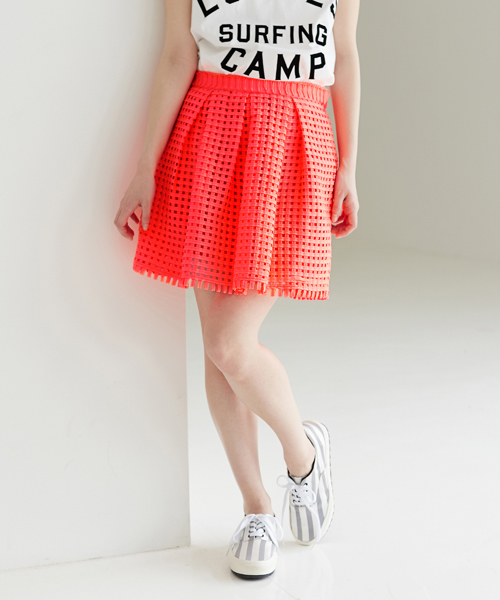 Another Edition（アナザーエディション）の「AE TAPE TUCK SK ◆（スカート・レディース・ブラック/コバルトブルー/ピンク・MEDIUM/SMALL）」の3枚目の写真