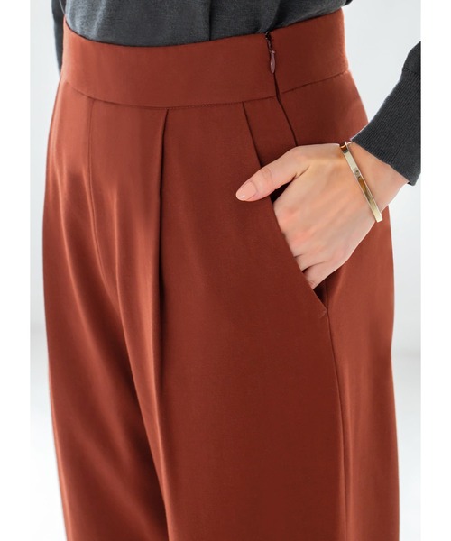 STYLE DELI(スタイルデリ)の「フロントタックゆったりテーパードパンツ(その他パンツ・レディース・ブラック/テラコッタ・S1/S2/M2/M1)」の5枚目の写真