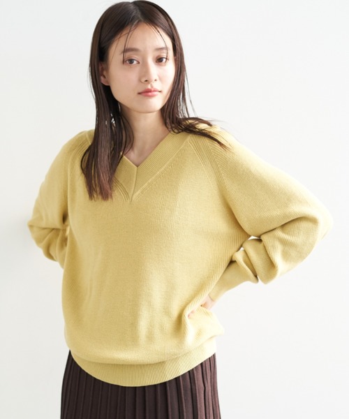 AMERICAN HOLIC（アメリカンホリック）の「太Ｖネックラグランニット片畦ニットプルオーバー＊（ニット/セーター・レディース・アイボリー/イエロー/ネイビー/ベージュ系その他・MEDIUM/LARGE）」の4枚目の写真