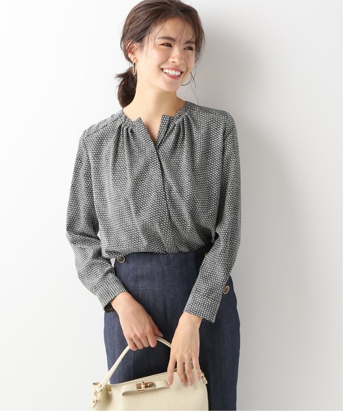 La TOTALITE（ラトータリテ）の「プチタックシャツ【手洗い可能】（シャツ/ブラウス・レディース・サックスブルー/ブラック/ブラックミックス・36/38）」の2枚目の写真