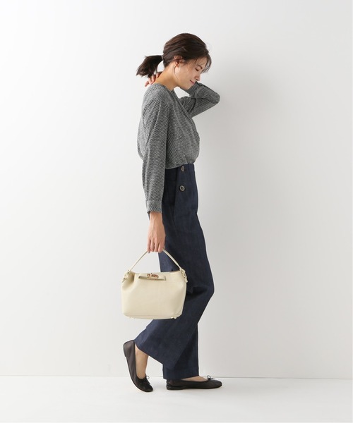 La TOTALITE（ラトータリテ）の「プチタックシャツ【手洗い可能】（シャツ/ブラウス・レディース・サックスブルー/ブラック/ブラックミックス・36/38）」の4枚目の写真