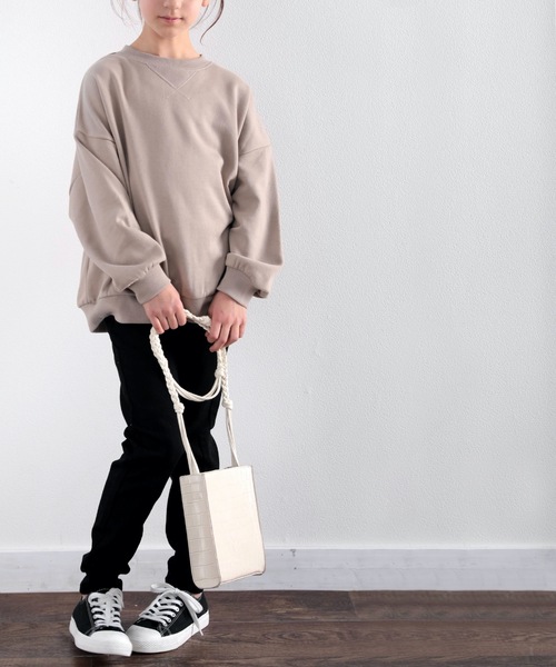 classicalelf（クラシカルエルフ）の「キッズ ガゼット付きバックプリントクルーネックスウェットプルオーバー(長袖)（スウェット・キッズ・ブラック/アイボリー/モカ/ライトカーキ・130/140/150）」の7枚目の写真