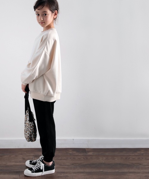 classicalelf（クラシカルエルフ）の「キッズ ガゼット付きバックプリントクルーネックスウェットプルオーバー(長袖)（スウェット・キッズ・ブラック/アイボリー/モカ/ライトカーキ・130/140/150）」の20枚目の写真