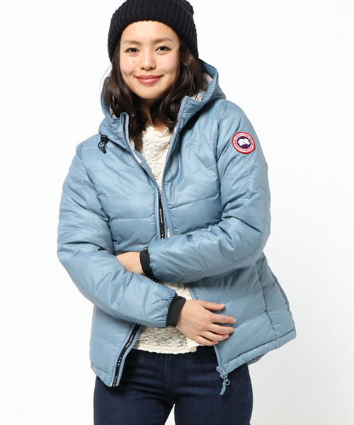 Ray BEAMS(レイビームス)の「CANADA GOOSE / "CAMP HOODY"(ダウンジャケット/コート・レディース・ブラック/ロイヤルブルー/レッド・X-SMALL/SMALL)」の2枚目の写真