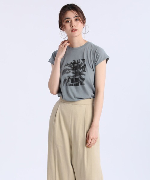 Maison de Beige（メゾンドベージュ）の「《Maison de Beige》フォトTシャツ《マシュふわ(R)》（Tシャツ/カットソー・レディース・チャコールグレー/ベージュ/オフホワイト/モスグリーン・9号）」の4枚目の写真