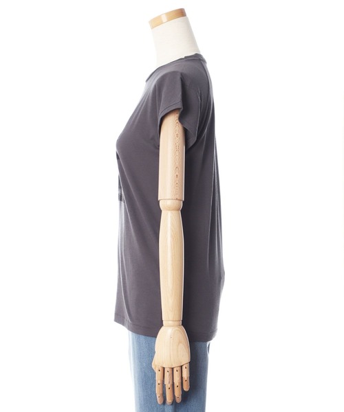 Maison de Beige（メゾンドベージュ）の「《Maison de Beige》フォトTシャツ《マシュふわ(R)》（Tシャツ/カットソー・レディース・チャコールグレー/ベージュ/オフホワイト/モスグリーン・9号）」の6枚目の写真