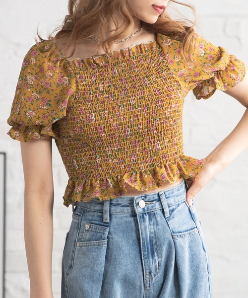 Newlyme（ニューリーミー）の「花柄シャーリングブラウス（シャツ/ブラウス・レディース・ホワイト/イエロー/ブルー/ブラック/テラコッタ・FREE）」の5枚目の写真