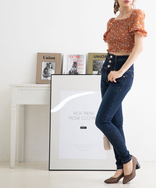 Newlyme（ニューリーミー）の「花柄シャーリングブラウス（シャツ/ブラウス・レディース・ホワイト/イエロー/ブルー/ブラック/テラコッタ・FREE）」の10枚目の写真