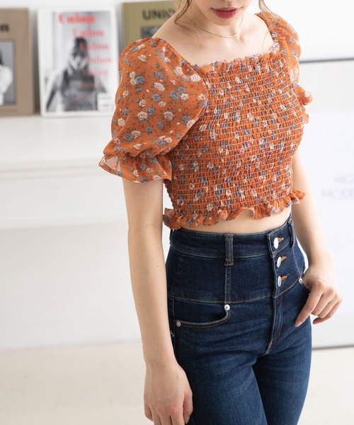 Newlyme（ニューリーミー）の「花柄シャーリングブラウス（シャツ/ブラウス・レディース・ホワイト/イエロー/ブルー/ブラック/テラコッタ・FREE）」の11枚目の写真