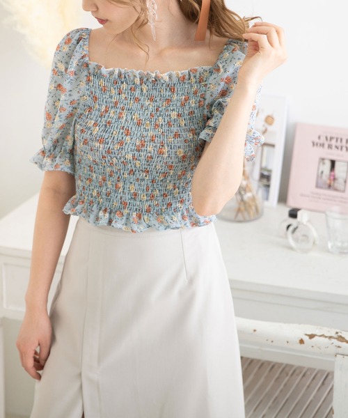 Newlyme（ニューリーミー）の「花柄シャーリングブラウス（シャツ/ブラウス・レディース・ホワイト/イエロー/ブルー/ブラック/テラコッタ・FREE）」の13枚目の写真