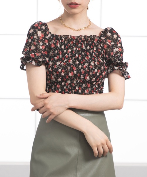 Newlyme（ニューリーミー）の「花柄シャーリングブラウス（シャツ/ブラウス・レディース・ホワイト/イエロー/ブルー/ブラック/テラコッタ・FREE）」の15枚目の写真