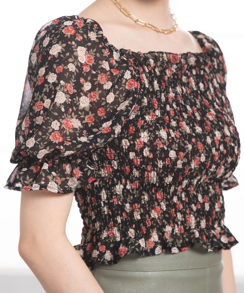 Newlyme（ニューリーミー）の「花柄シャーリングブラウス（シャツ/ブラウス・レディース・ホワイト/イエロー/ブルー/ブラック/テラコッタ・FREE）」の19枚目の写真