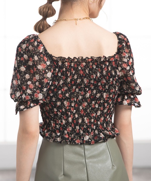 Newlyme（ニューリーミー）の「花柄シャーリングブラウス（シャツ/ブラウス・レディース・ホワイト/イエロー/ブルー/ブラック/テラコッタ・FREE）」の20枚目の写真