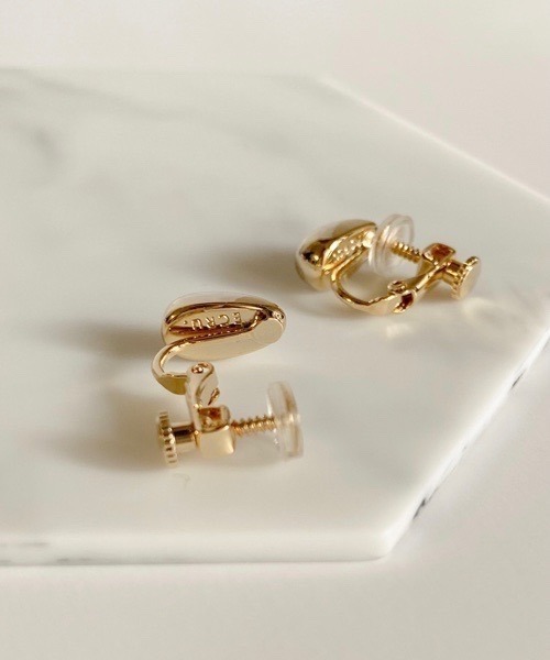 tone（トーン）の「【ECRu.】メタルドロップイヤリング（イヤリング・レディース・シルバー/ゴールド・FREE）」の5枚目の写真