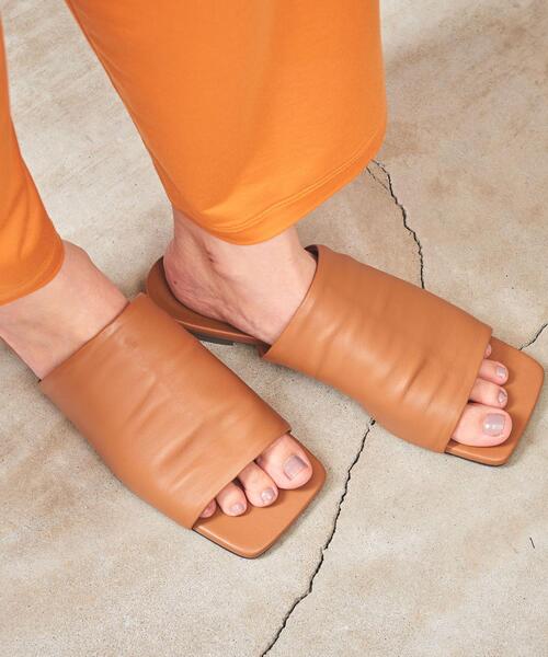 UNITED ARROWS（ユナイテッドアローズ）の「UWCMD スクエア ミュール フラット サンダル◆（サンダル・レディース・ブラウン/ブラック・36/38/37/35）」の17枚目の写真