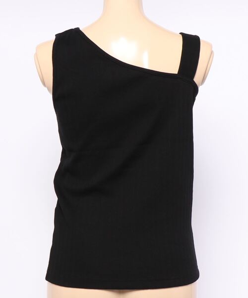 AZUL by moussy(アズールバイマウジー)の「ASYMMETRY SHOULDER TANKTOP/アシンメトリーショルダータンククトップ(タンクトップ・レディース・ブラック/オフホワイト/カーキ/ライトベージュ・SMALL/MEDIUM)」の6枚目の写真