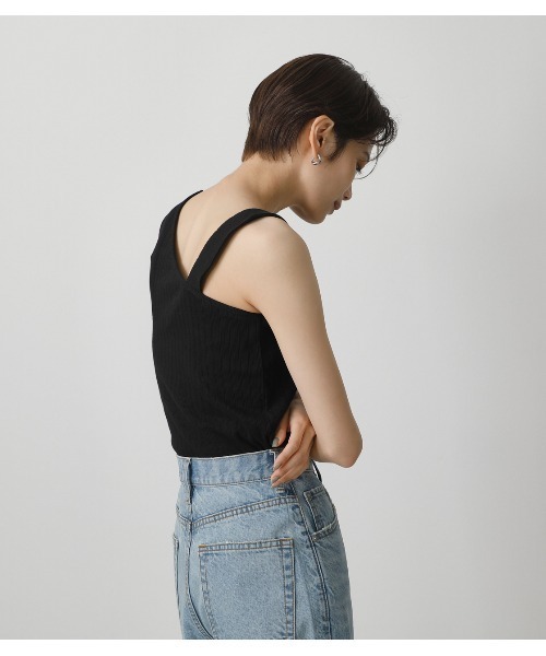 AZUL by moussy(アズールバイマウジー)の「ASYMMETRY SHOULDER TANKTOP/アシンメトリーショルダータンククトップ(タンクトップ・レディース・ブラック/オフホワイト/カーキ/ライトベージュ・SMALL/MEDIUM)」の7枚目の写真