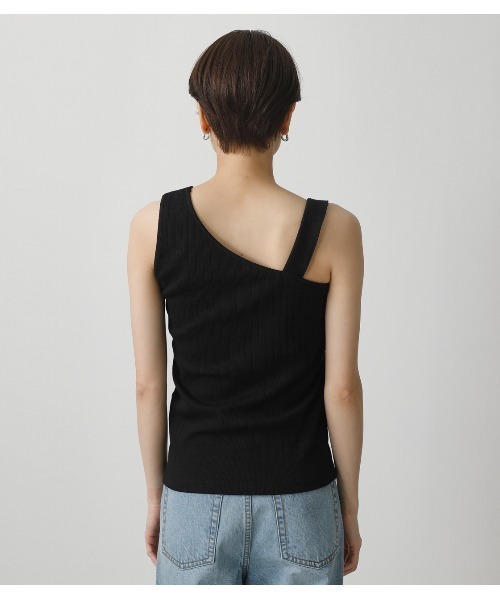 AZUL by moussy(アズールバイマウジー)の「ASYMMETRY SHOULDER TANKTOP/アシンメトリーショルダータンククトップ(タンクトップ・レディース・ブラック/オフホワイト/カーキ/ライトベージュ・SMALL/MEDIUM)」の12枚目の写真