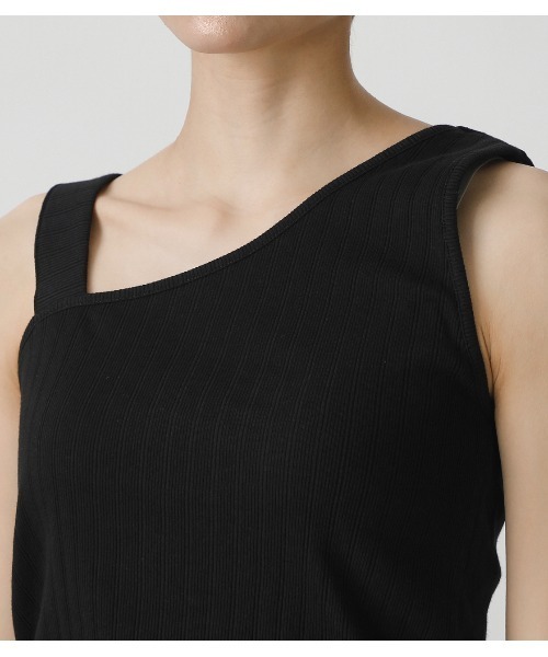 AZUL by moussy(アズールバイマウジー)の「ASYMMETRY SHOULDER TANKTOP/アシンメトリーショルダータンククトップ(タンクトップ・レディース・ブラック/オフホワイト/カーキ/ライトベージュ・SMALL/MEDIUM)」の13枚目の写真