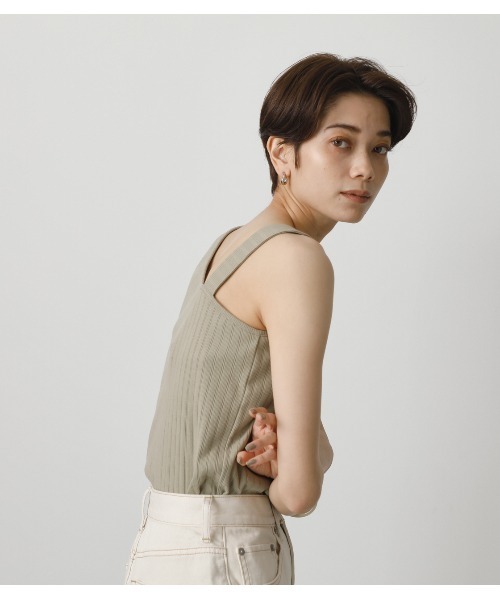 AZUL by moussy(アズールバイマウジー)の「ASYMMETRY SHOULDER TANKTOP/アシンメトリーショルダータンククトップ(タンクトップ・レディース・ブラック/オフホワイト/カーキ/ライトベージュ・SMALL/MEDIUM)」の17枚目の写真